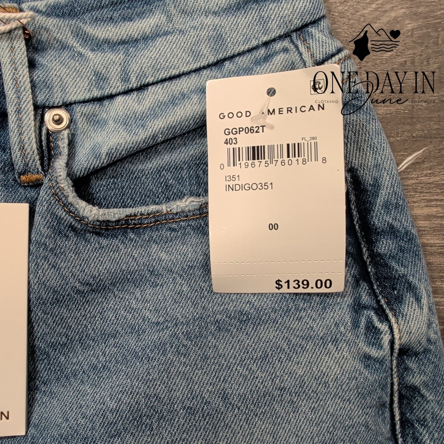Good American Cropped Jeans Size 00 (24)