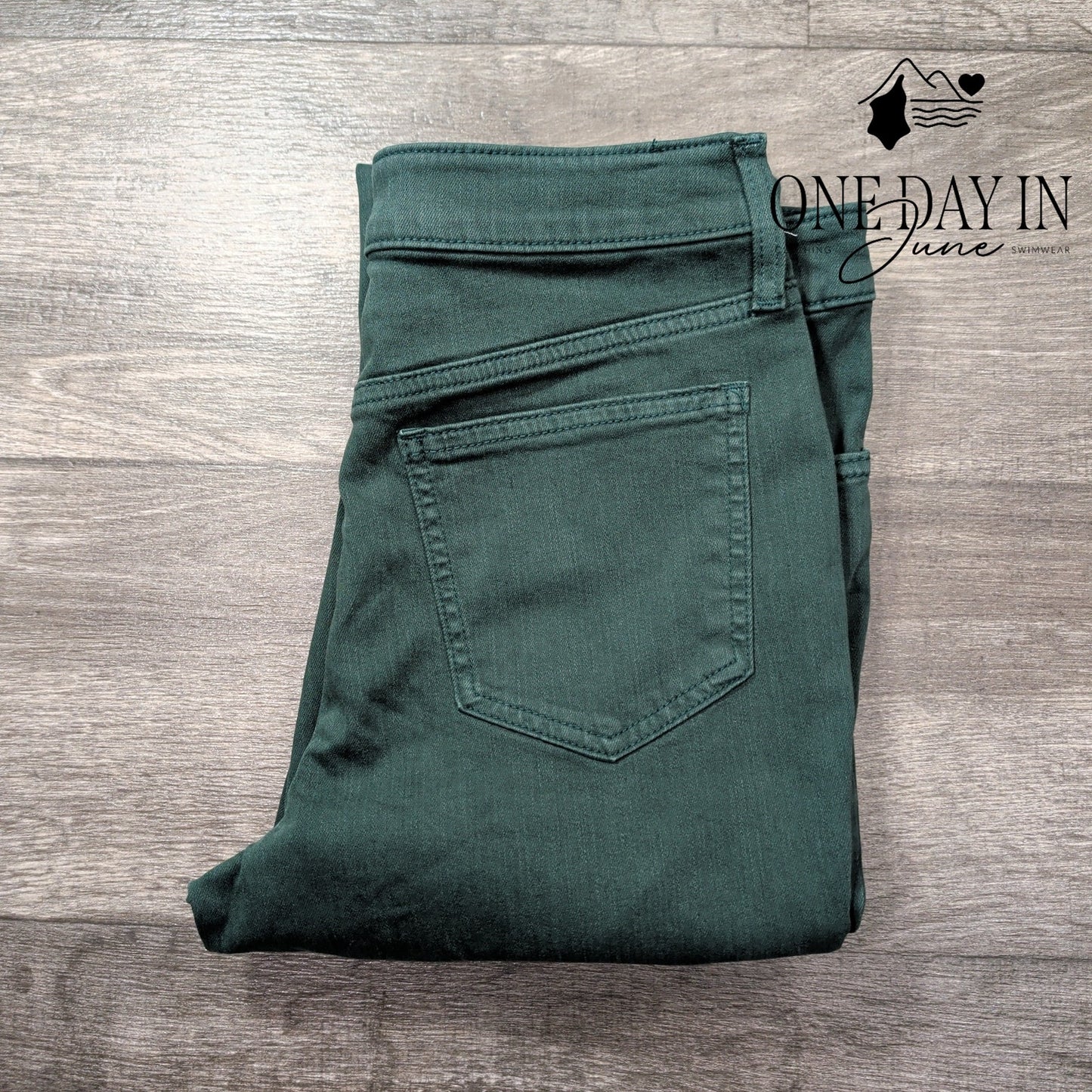 Chico's So Slimming Slim Fit Jeans Size Chico's 0.5 (6)