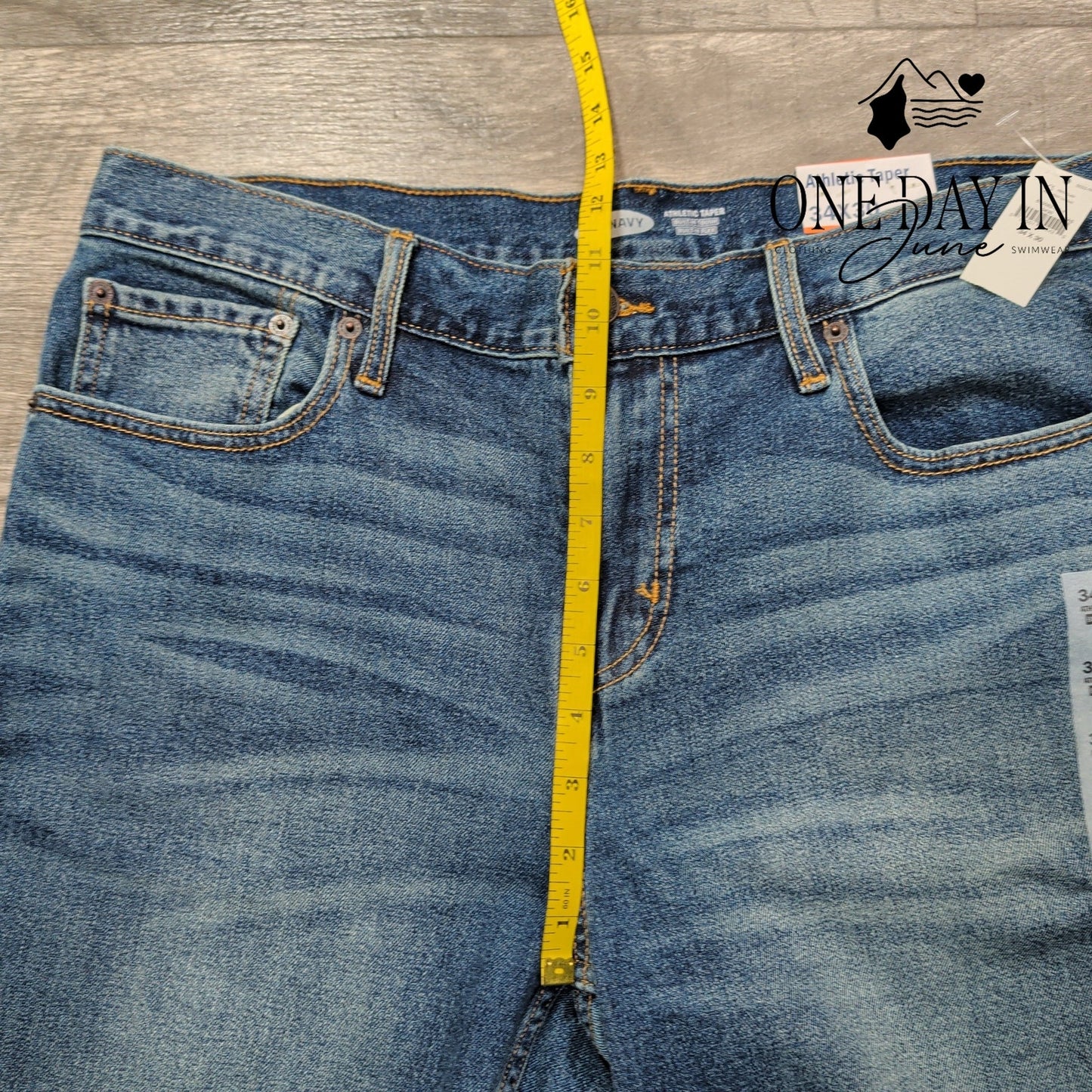 Old Navy Athletic Taper Built-In Flex Jeans Mens Medium Wash NWT Size 34X30
