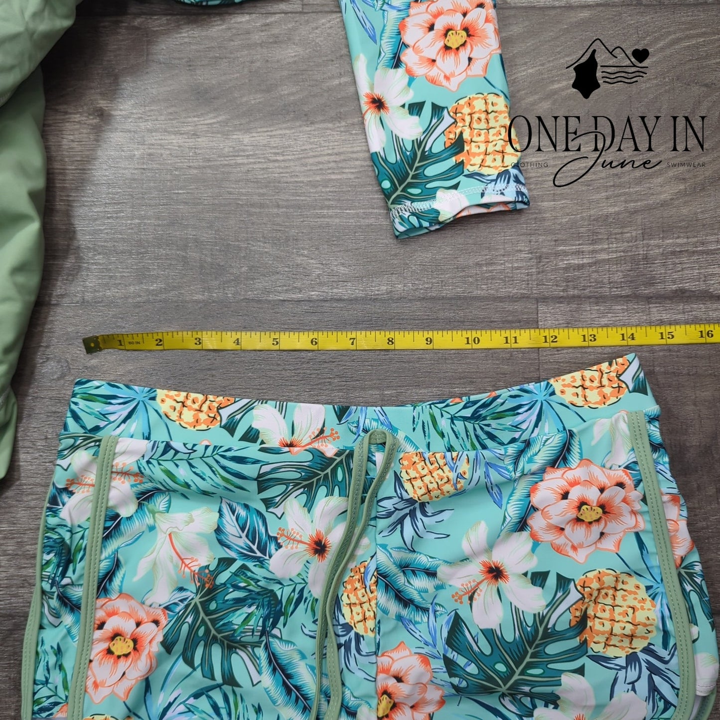 CharmLeaks Rashgaurd Boyshort Bikini Swimsuit Size XL