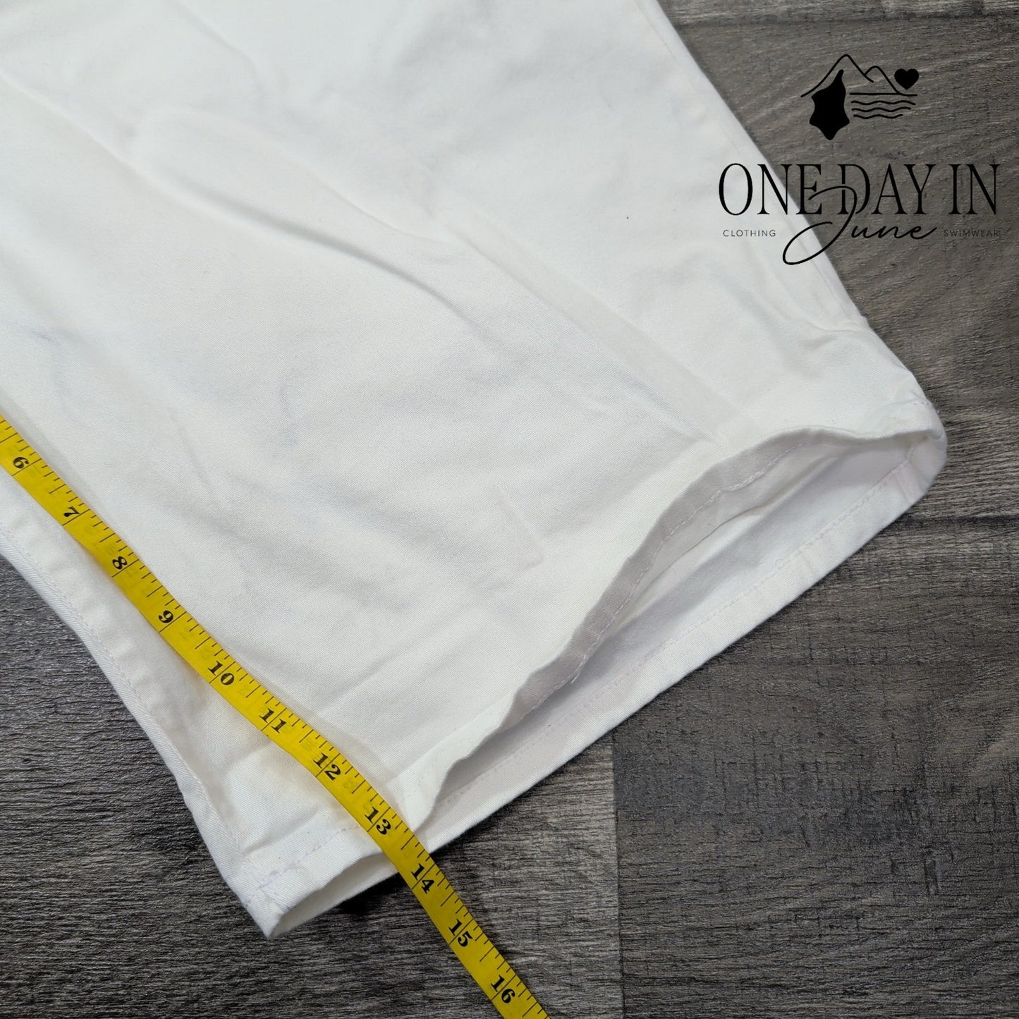 Gloria Vanderbilt Amanda Bermuda Shorts White Pull On Stretch NWT Size 24W