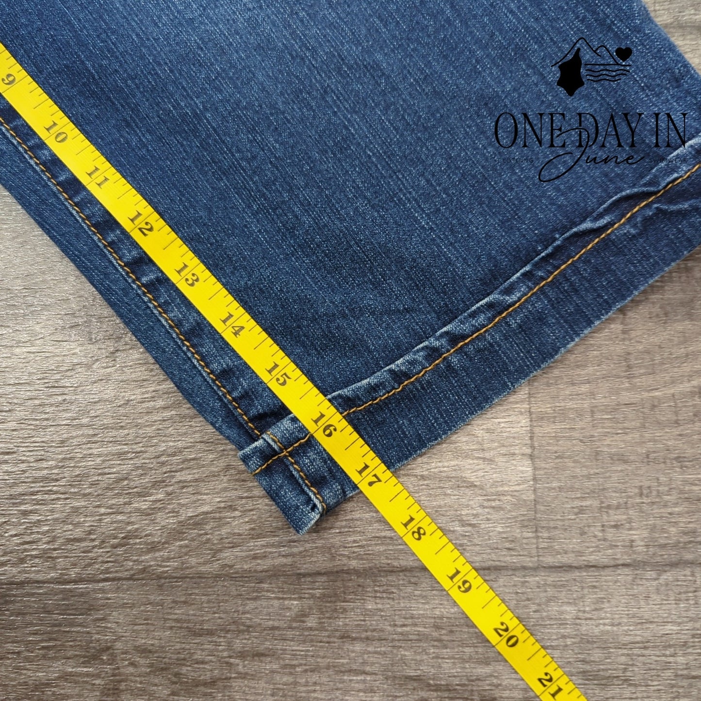 Gloria Vanderbilt Belted Skimmer Jeans Size 12