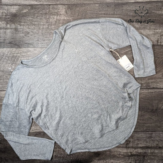 A.n.a Petite Long Sleeve Crew Neck Top Size PS