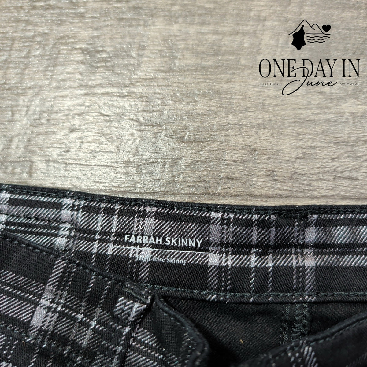 AG Adriano Goldschmied Farrah High Rise Skinny Jeans Black Plaid NWT Size 2 (26)