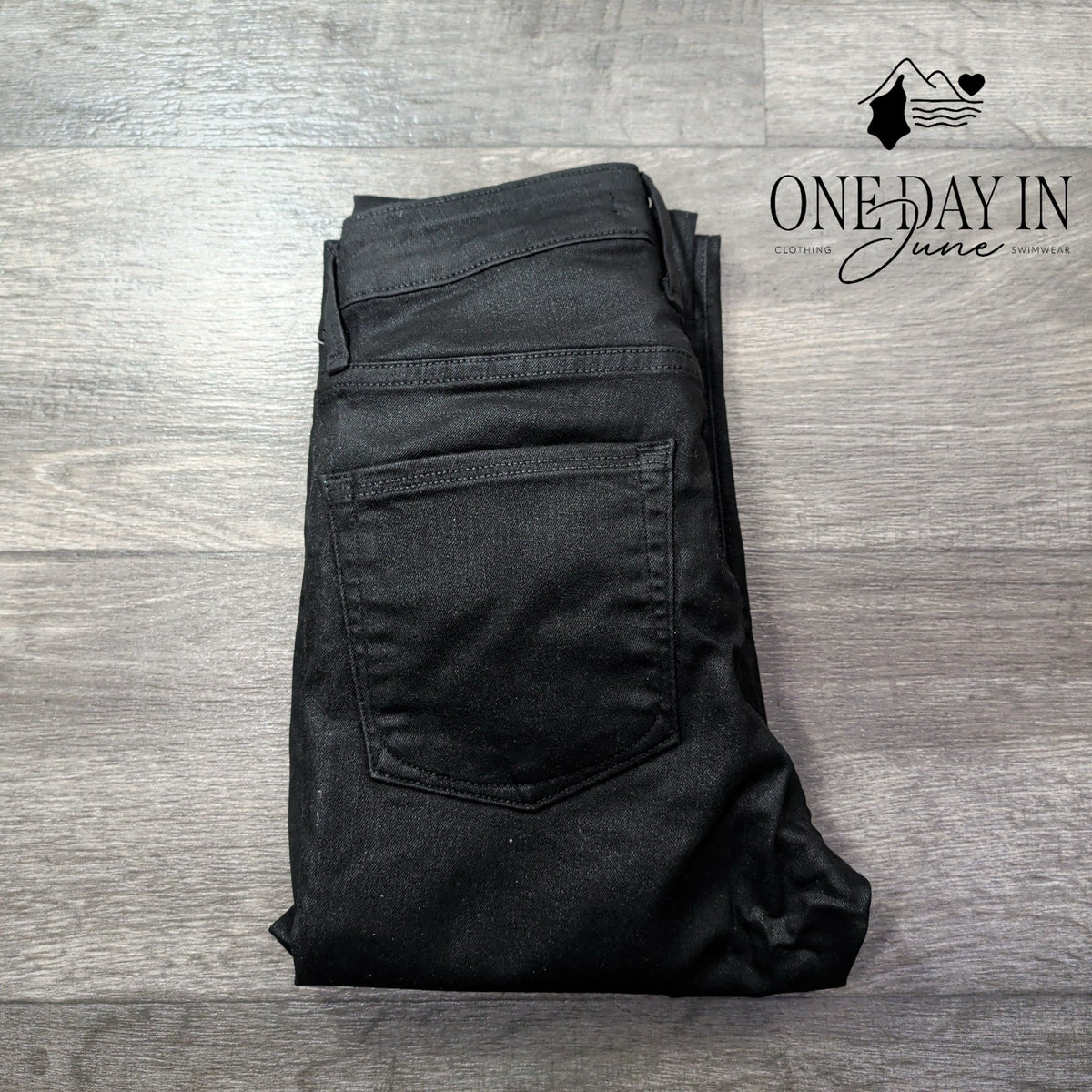 Good American Good Legs Leather Like Coated Skinny Jeans Black NWT Size 2 (26)