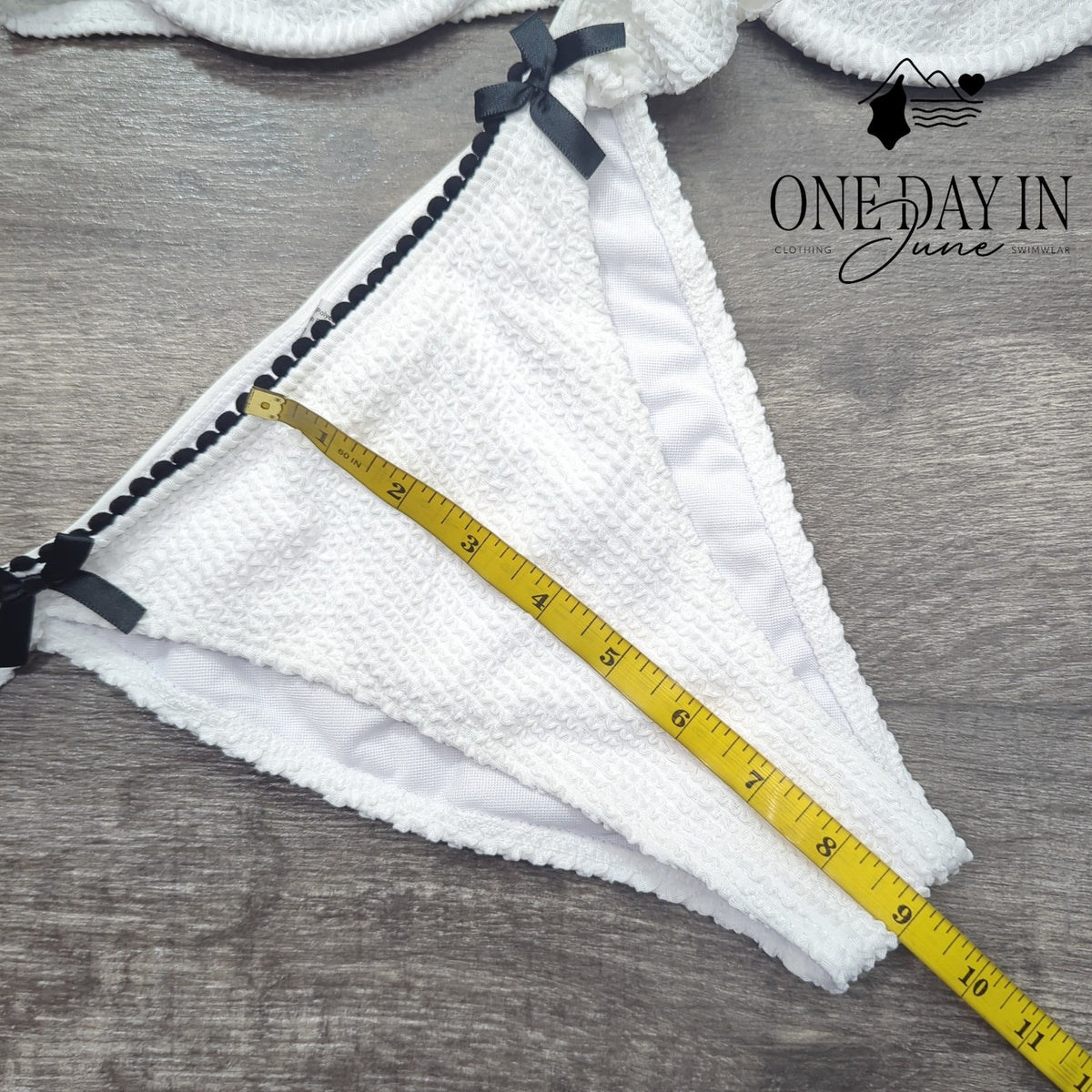 CharmLeaks Smocked Underwire Ruffle Bow Bikini Swimsuit White Black Size L