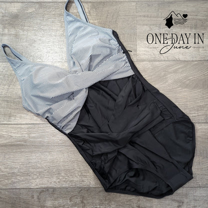 Smismivo Twist Front One Piece Swimsuit Size L