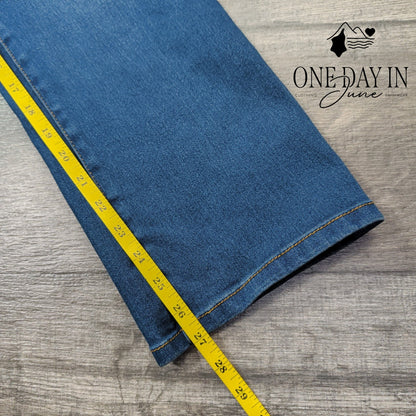 Tahari Petite Natalie Mid Rise Miniboot Jeans Seta Silk Denim NWT Size 12P