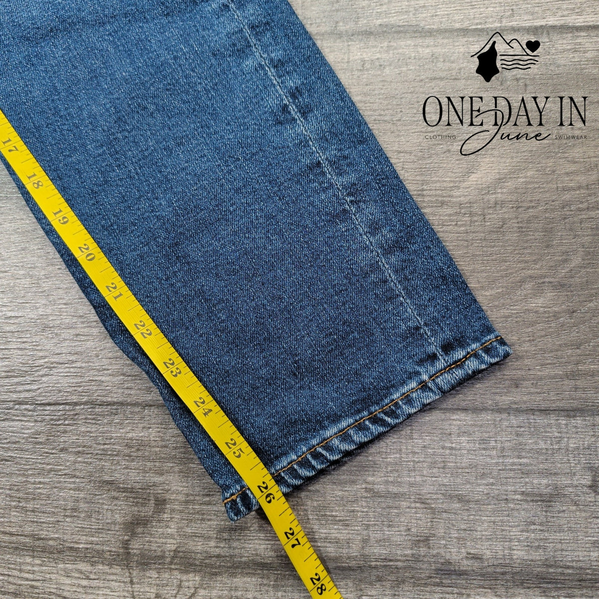 AG Adriano Goldschmied Straight Leg Crop Jeans Blue Denim NWT Size 4 (27)