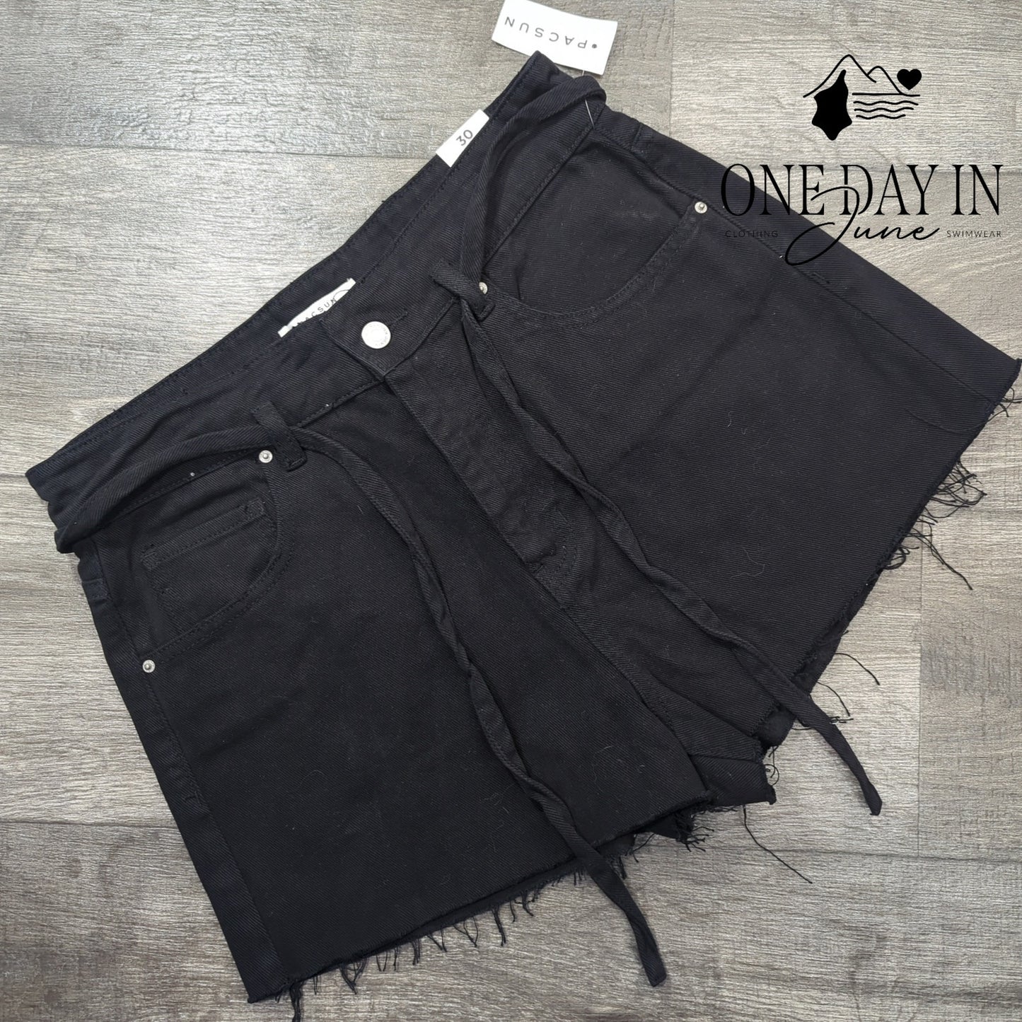 Pacsun Denim Mom Shorts Size 10 (30)