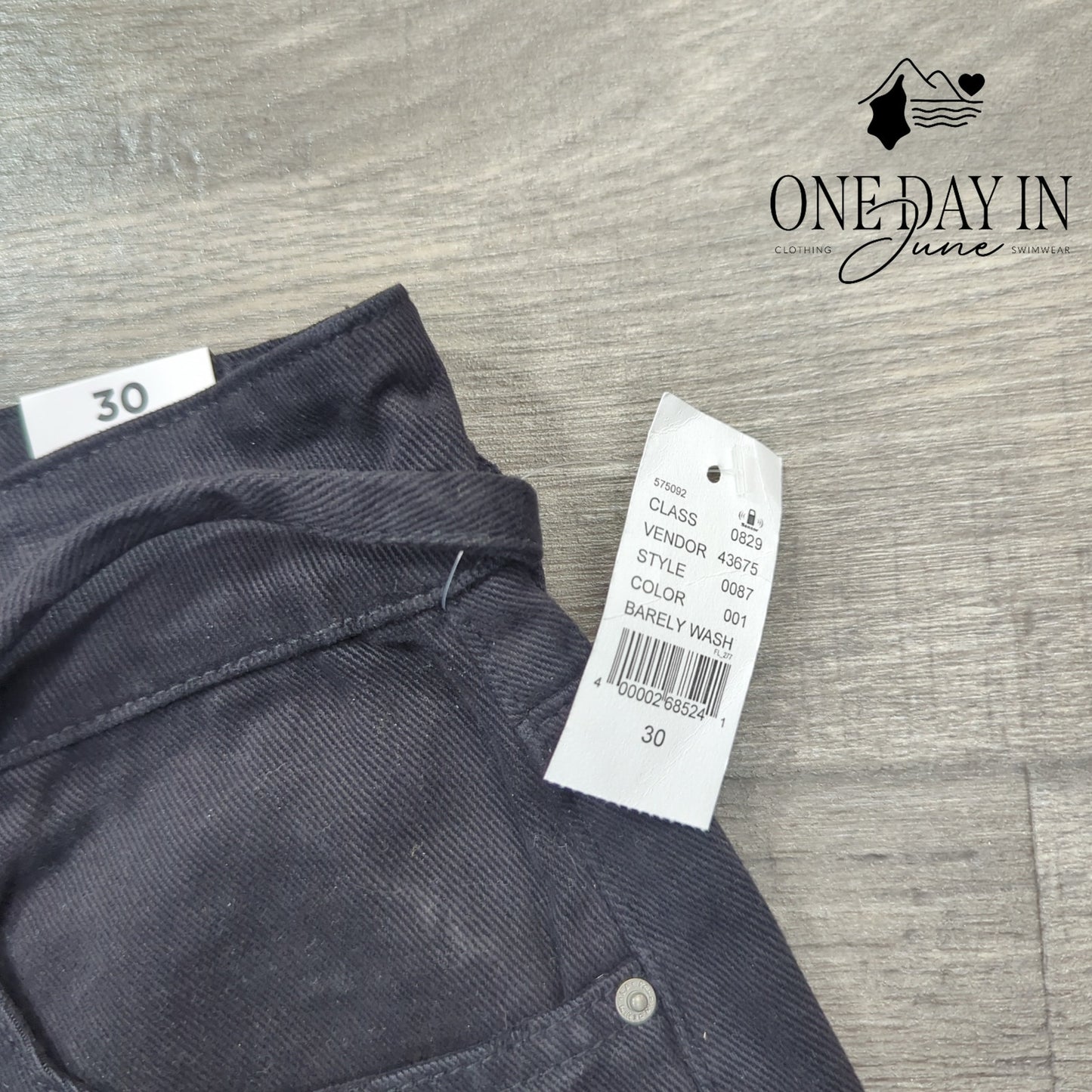 Pacsun Denim Mom Shorts Size 10 (30)