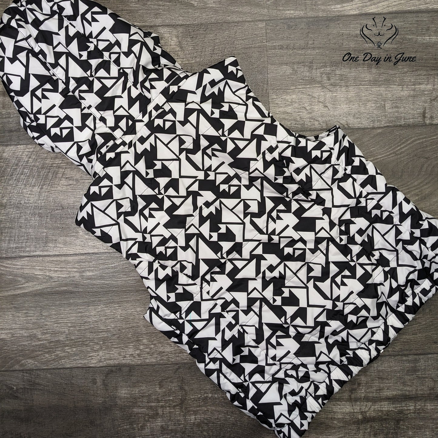 Lorna Jane Hooded Quilted Vest Size M