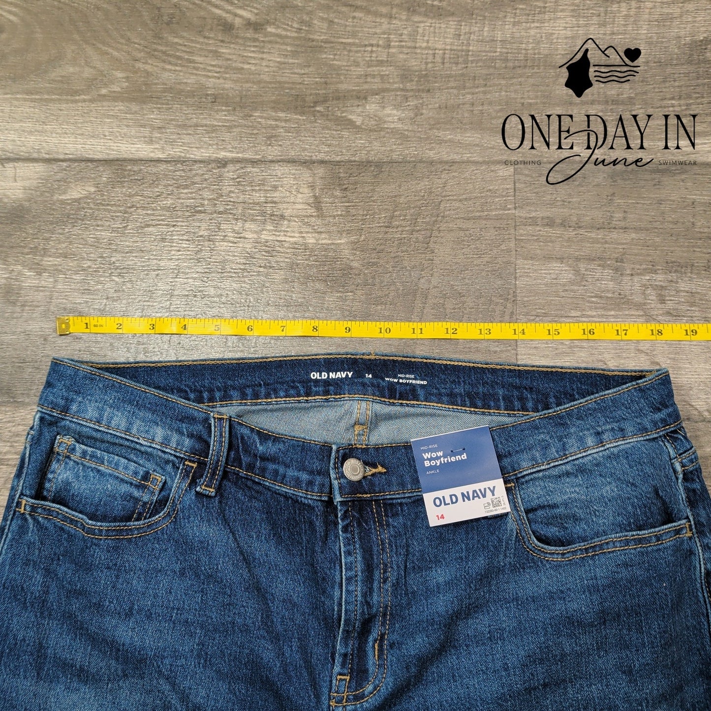 Old Navy Wow Boyfriend Mid Rise Straight Ankle Jeans Medium Wash NWT Size 14