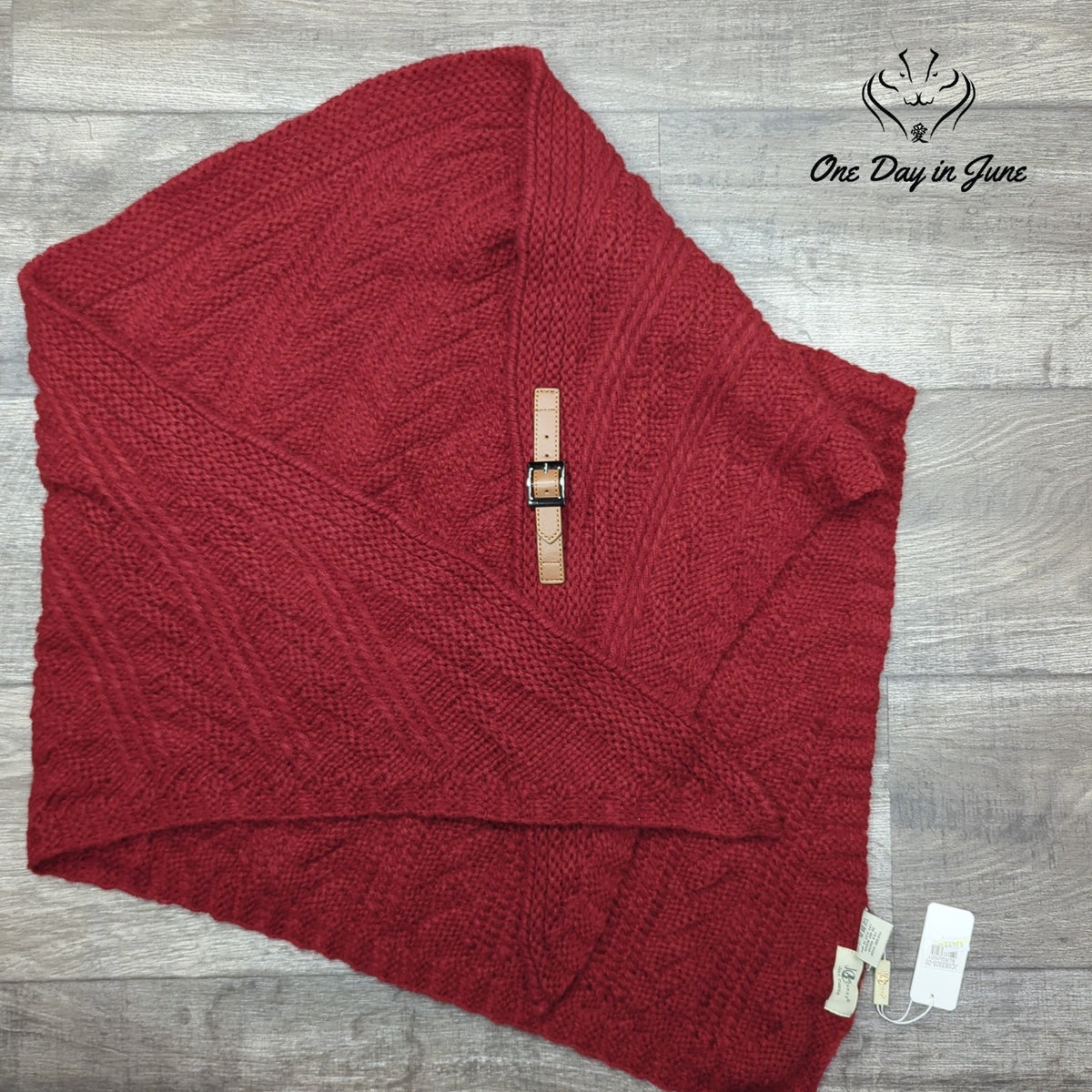 JC Sunny Knit Triangle Shawl Burgundy Cable Knit Buckle Wrap NWT Size OS