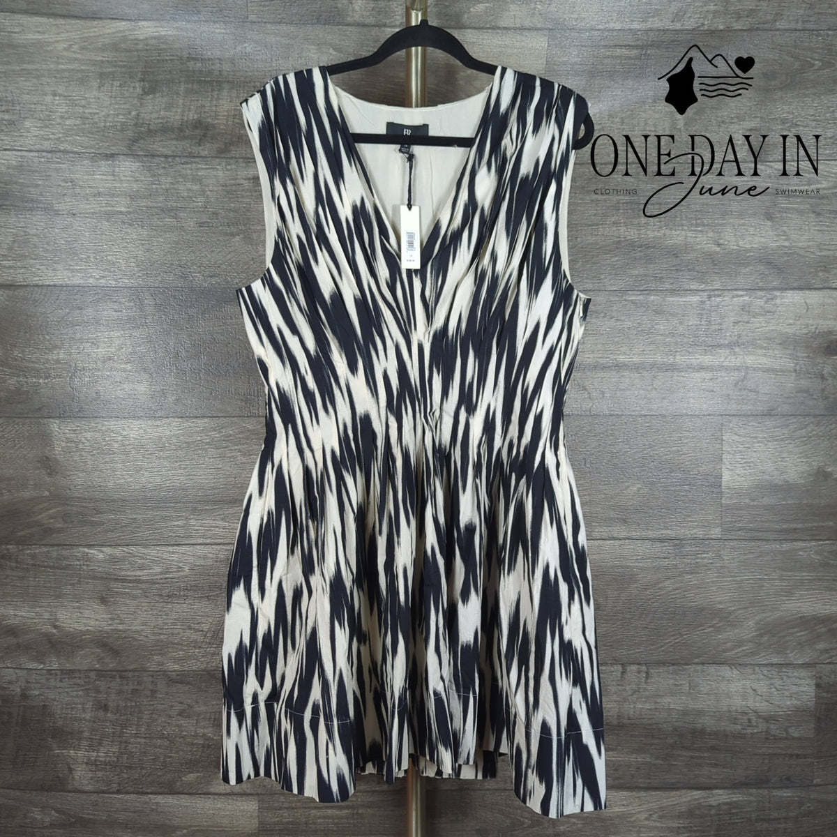 BR Banana Republic Ikat Fit Flare Dress Black White V Neck NWT Size 16