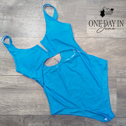 Aimage V Wire Cut Out One Piece Swimsuit Size M