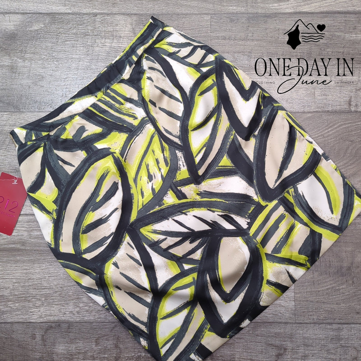 212 Collection Abstract Leaf Print Lined Pencil Skirt NWT Size 8