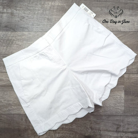 New Directions Essential Shorts White Scallop Hem NWT Size 16