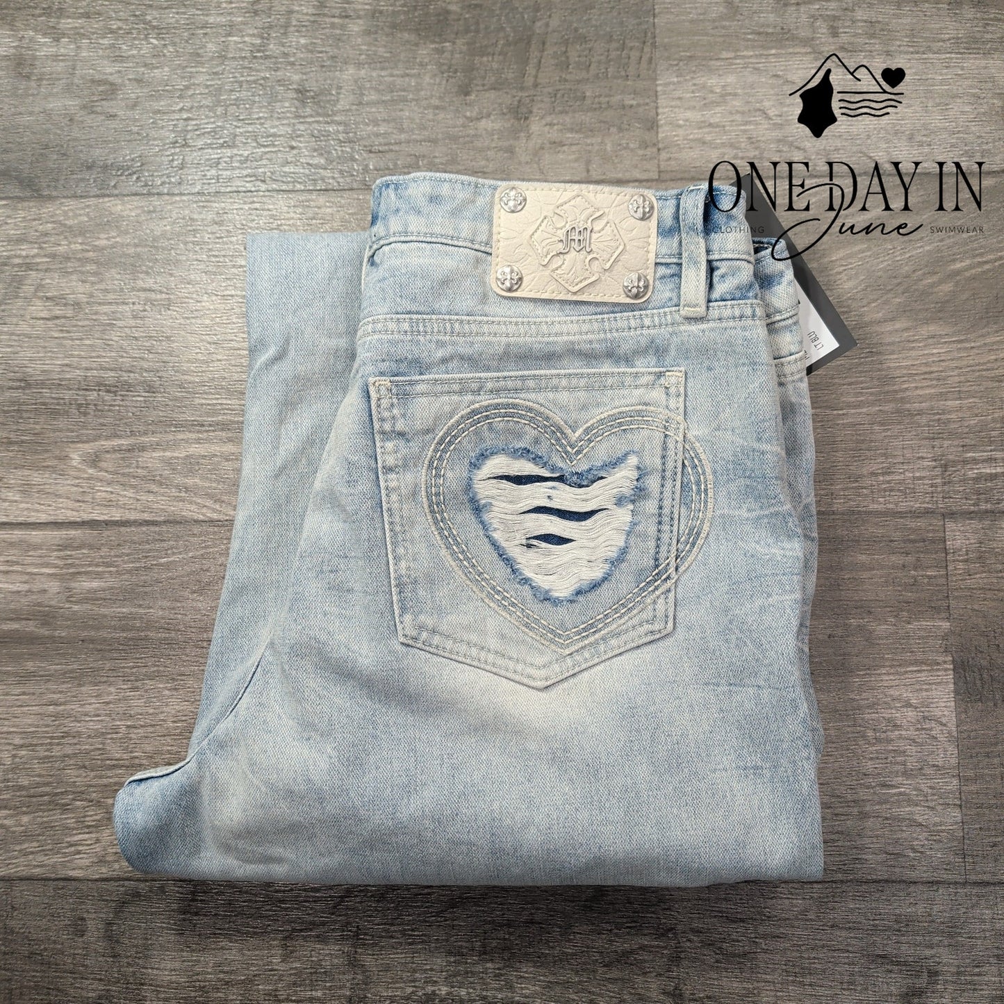 Miss Me Aryanna Heart Cross Slim Wide Leg Jeans Light Wash NWT Size 16 (33X30)