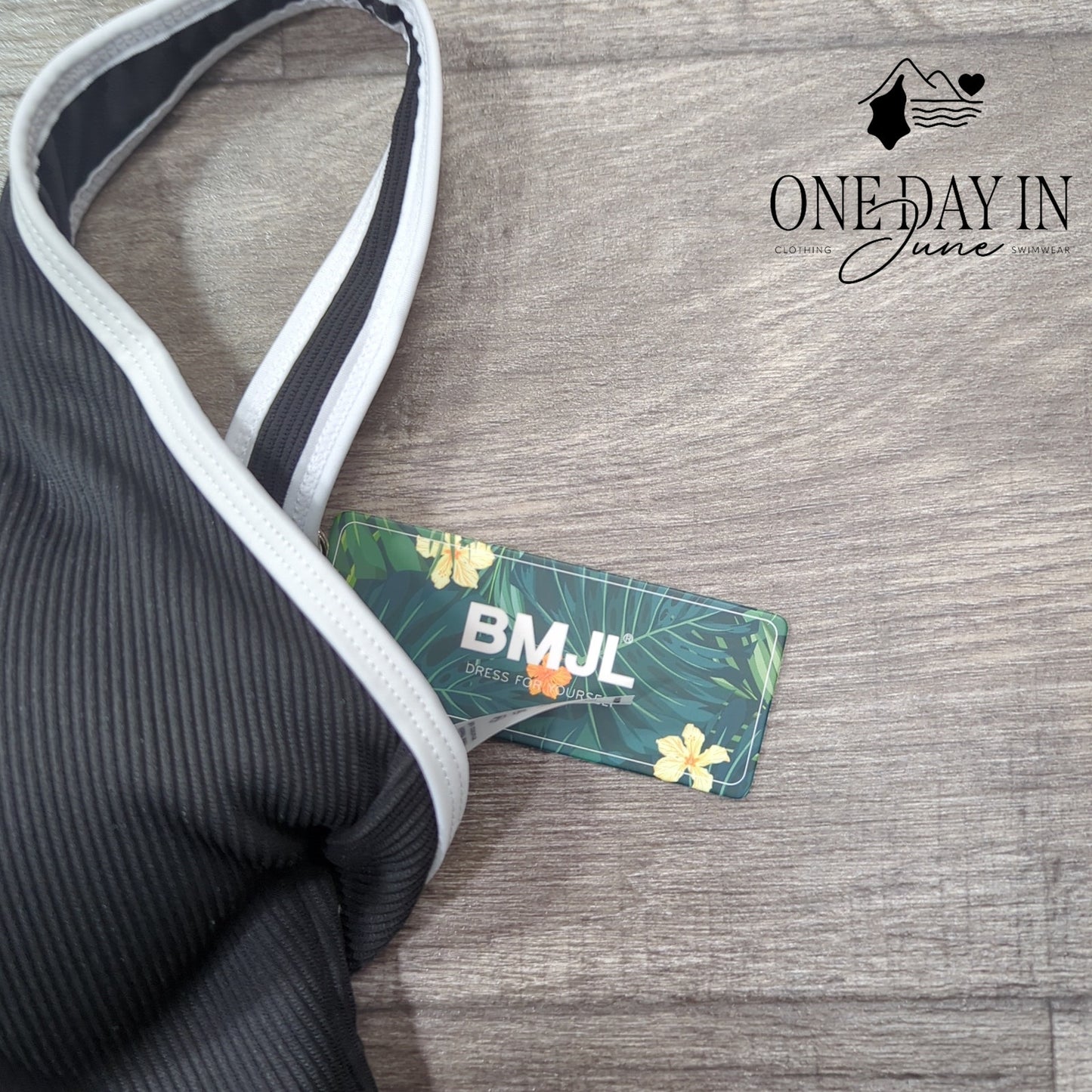 Blooming Jelly Ribbed One Piece Swimsuit Size M