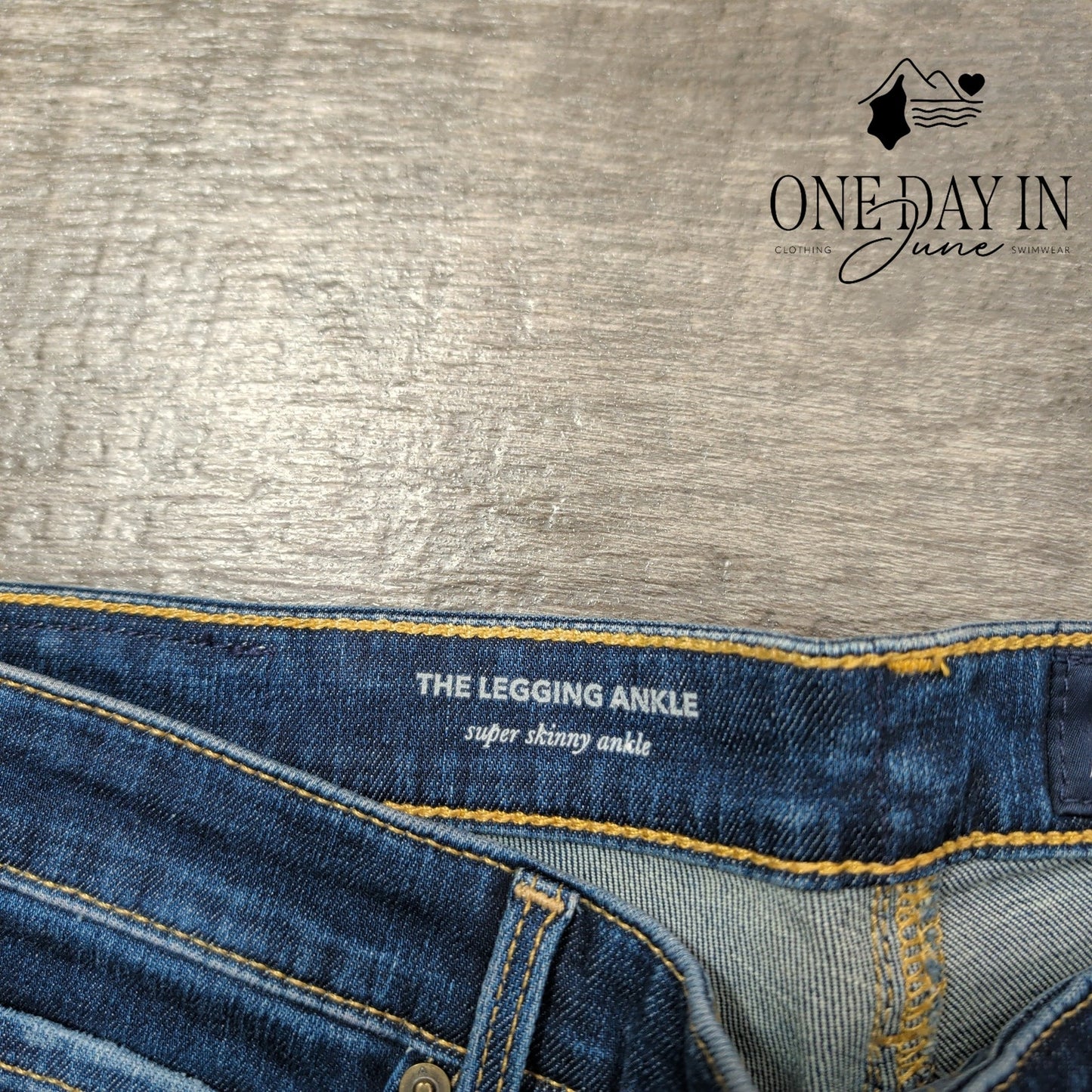 AG Adriano Goldschmied The Legging Jeans Distressed Skinny NWT $215 Size 4 (27)