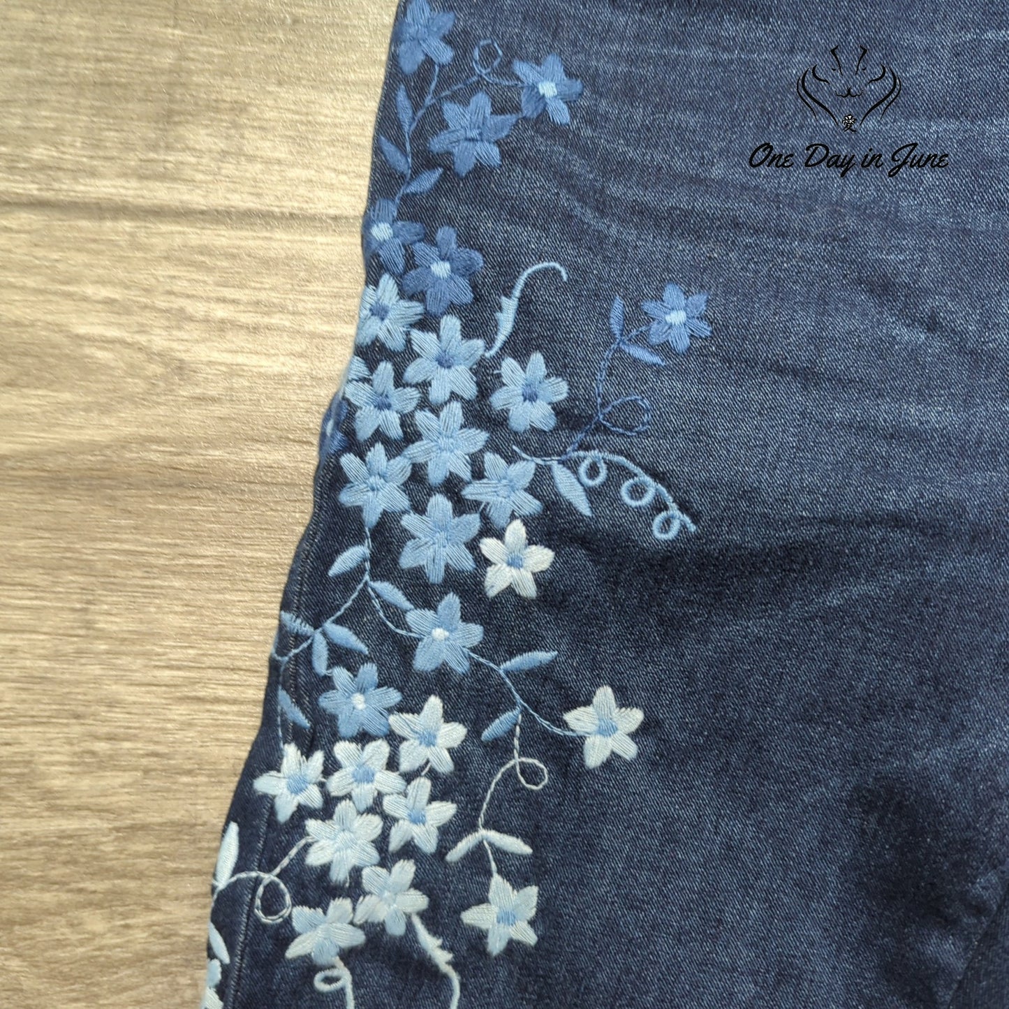 Karen Kane Embroidered Ankle Jeans Size 2