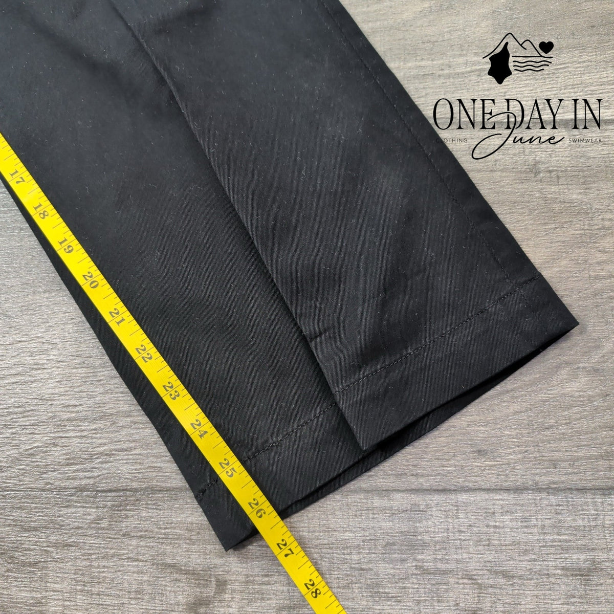 AG Adriano Goldschmied The Layla Cropped Flare Trouser Black NWT Size 4 (27)