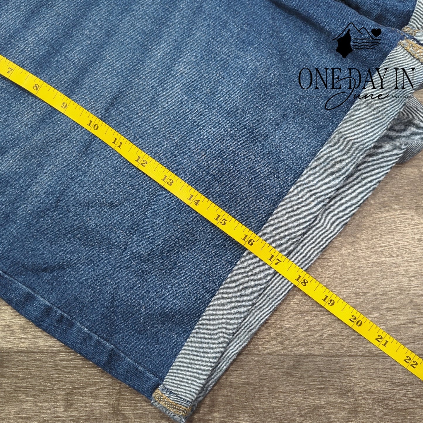 Old Navy Plus Size High Rise Wow Denim Shorts Size 24