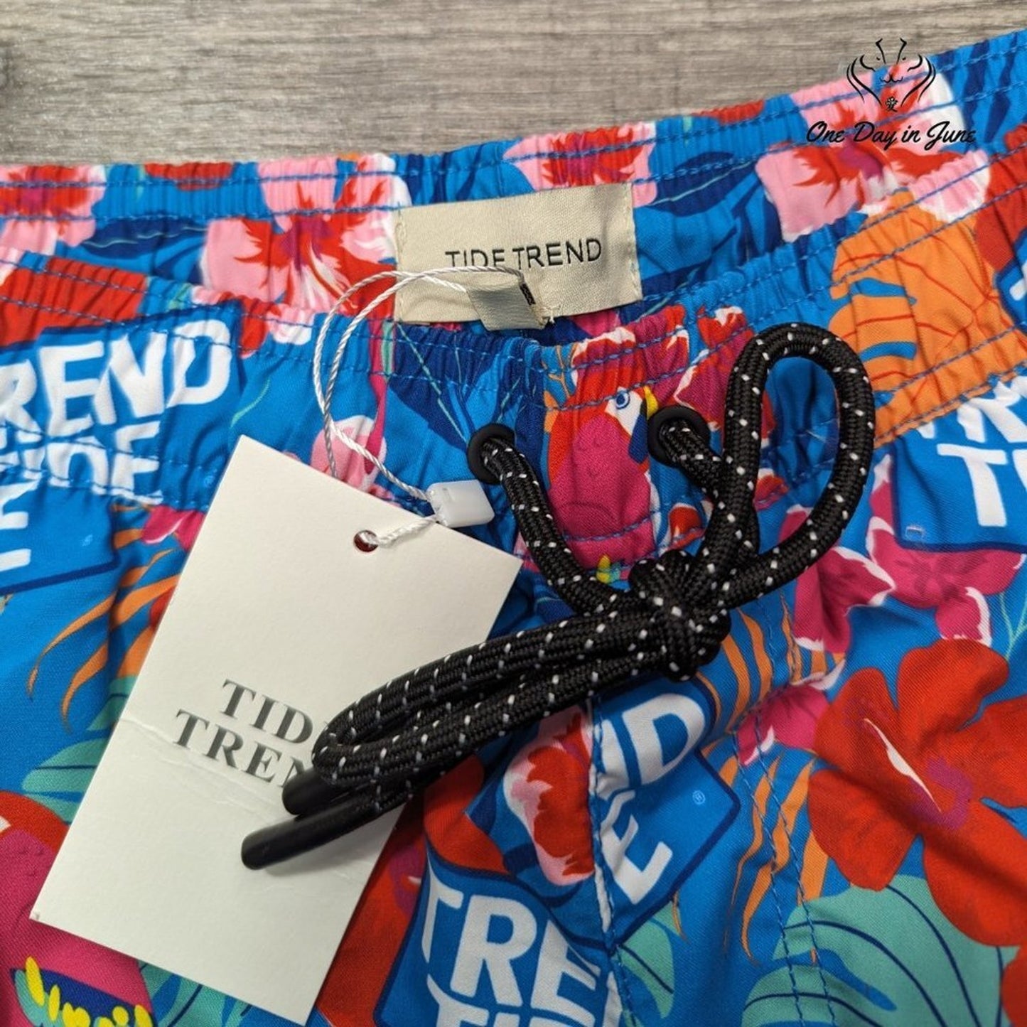Tide Trend Floral Board Shorts Size S