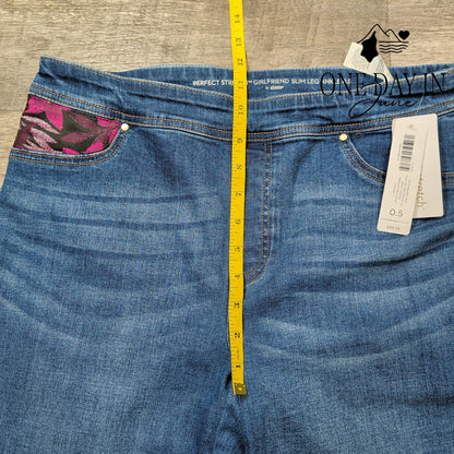 Chico's Girlfriend Slim Ankle Jeans Size Chico's .5 (6)