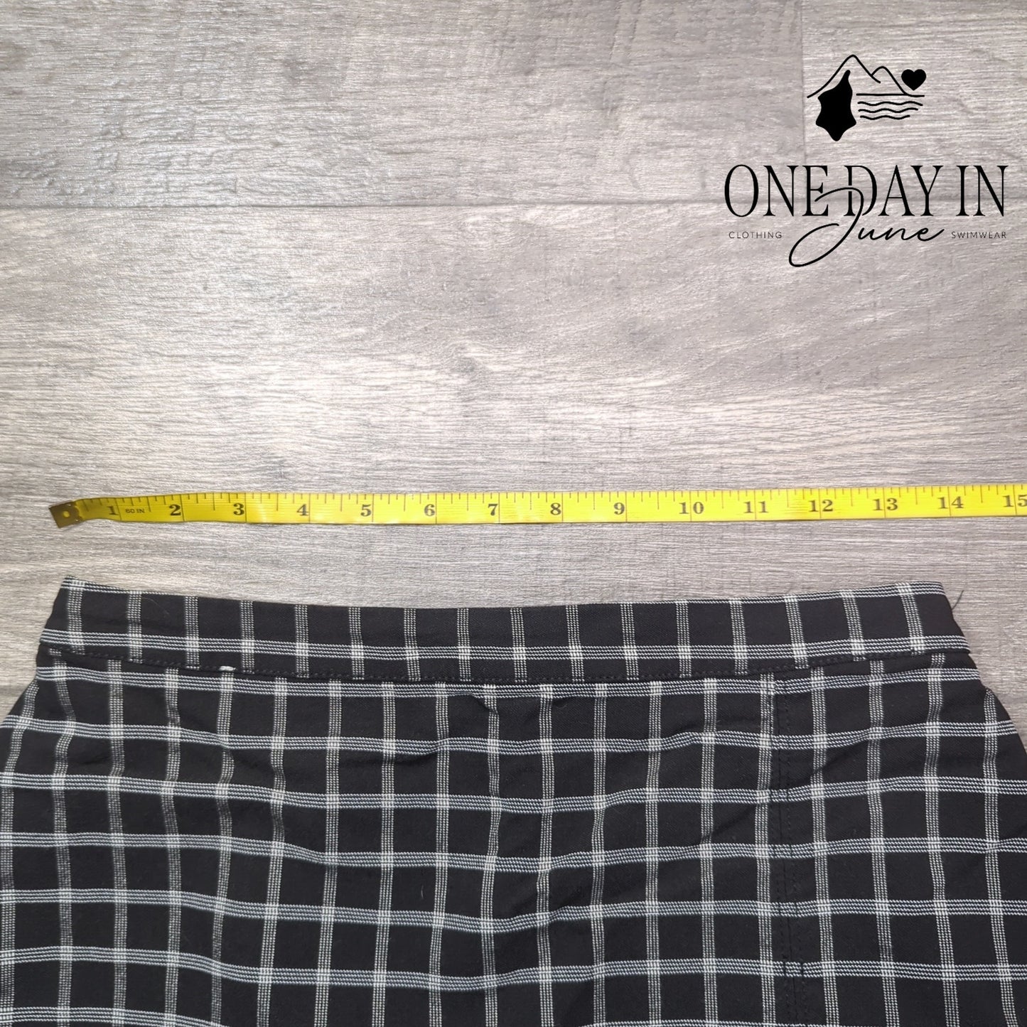 Hollister Ultra High Rise Mini Skirt Size M