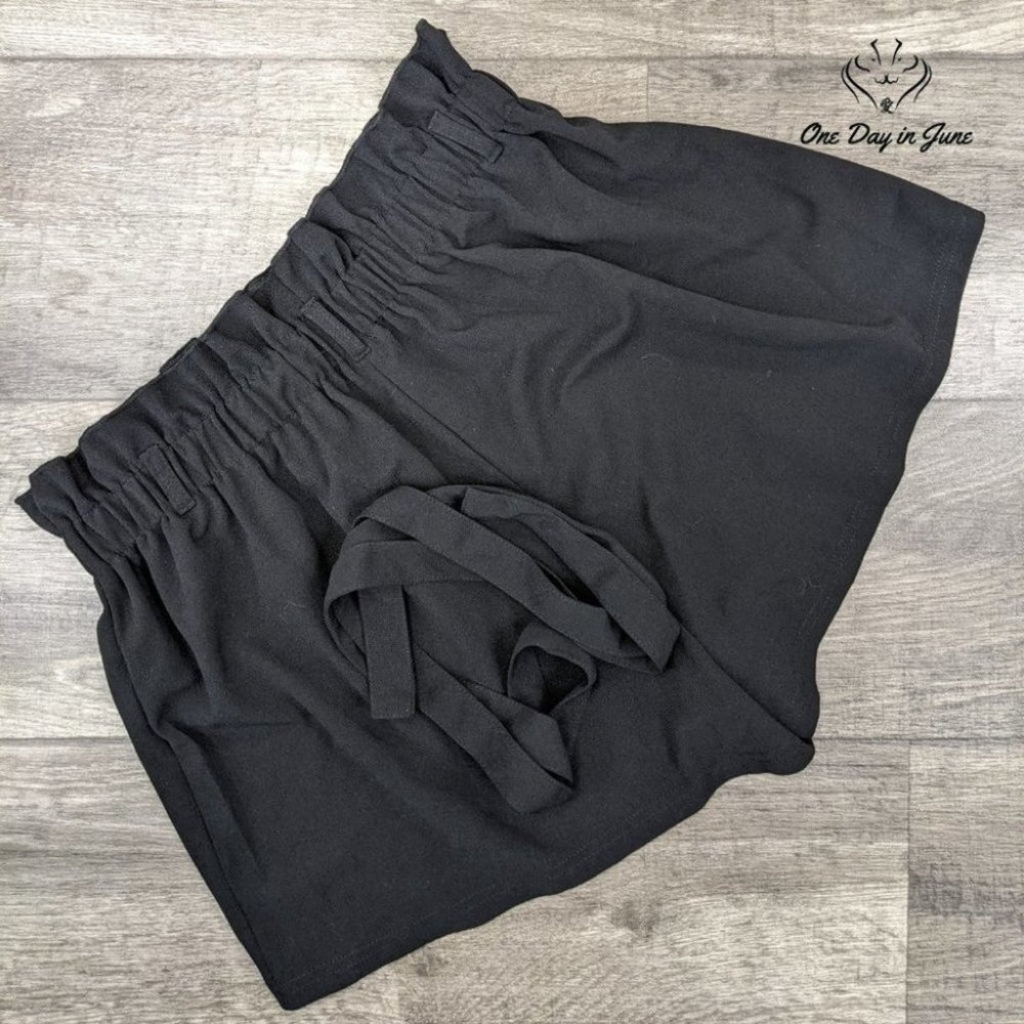 Romwe Bowknot Tie Waist Shorts Size L