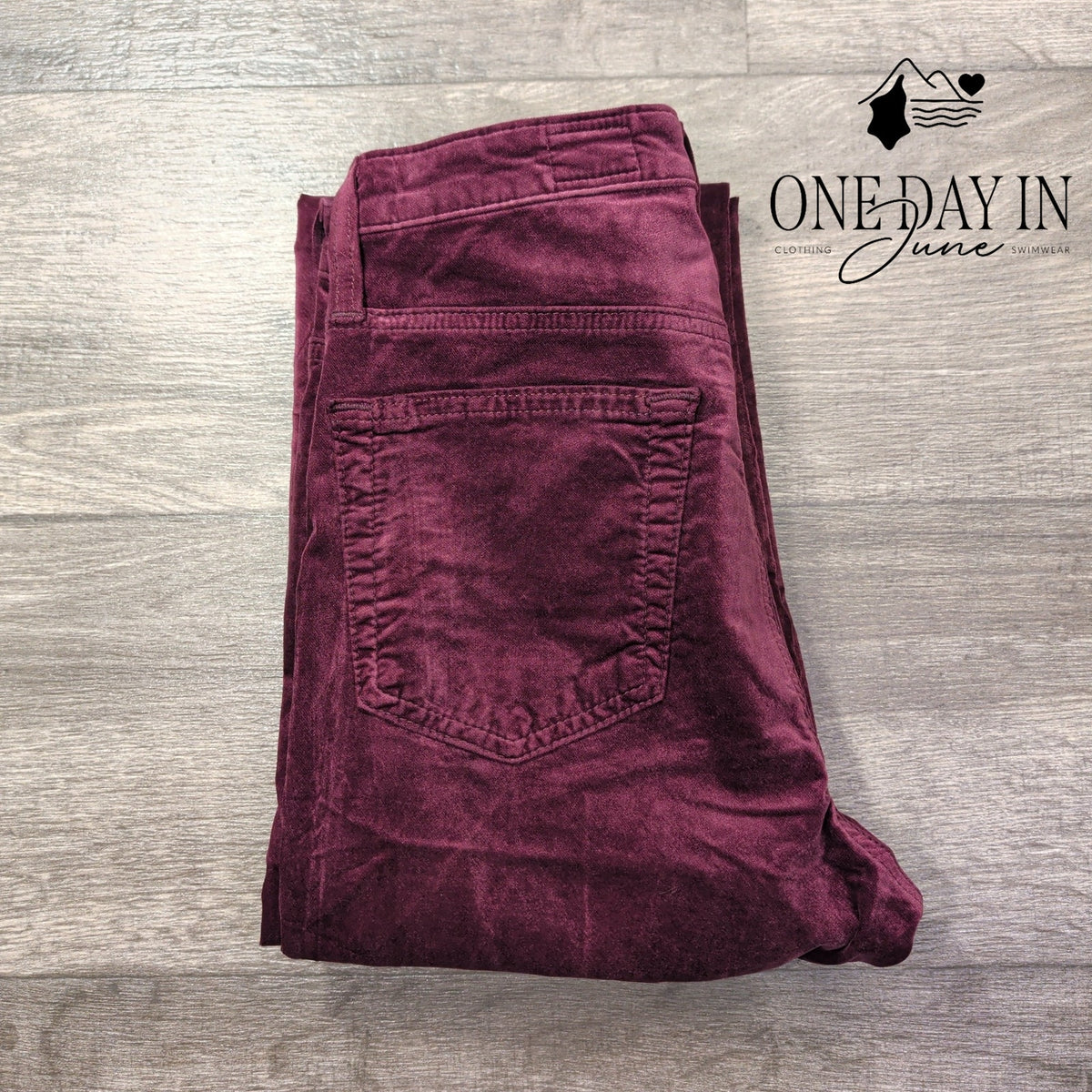 AG Adriano Goldschmied Velveteen Straight Leg Pants Burgundy NWT $215 Size 4