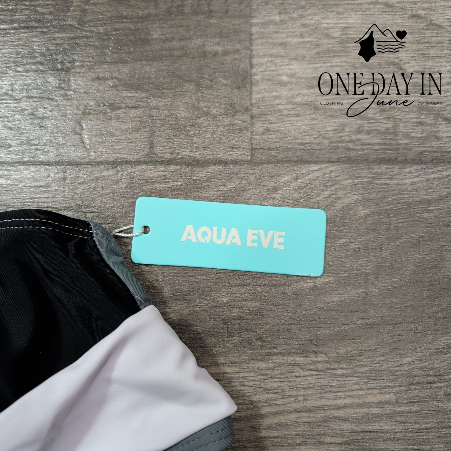 Aqua Eve Twist Front Bikini Swimsuit Size M