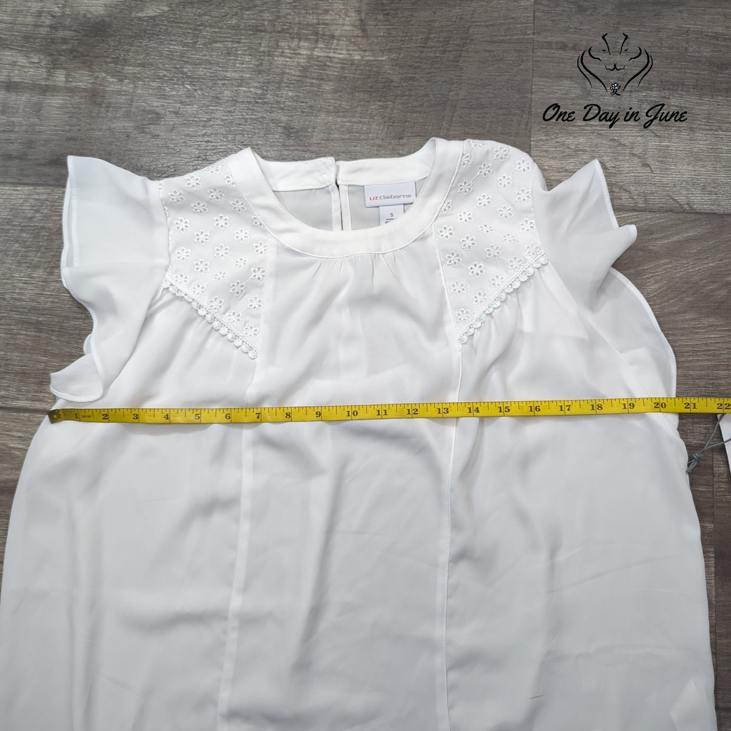 Liz Claiborne Short Sleeve Top Size S