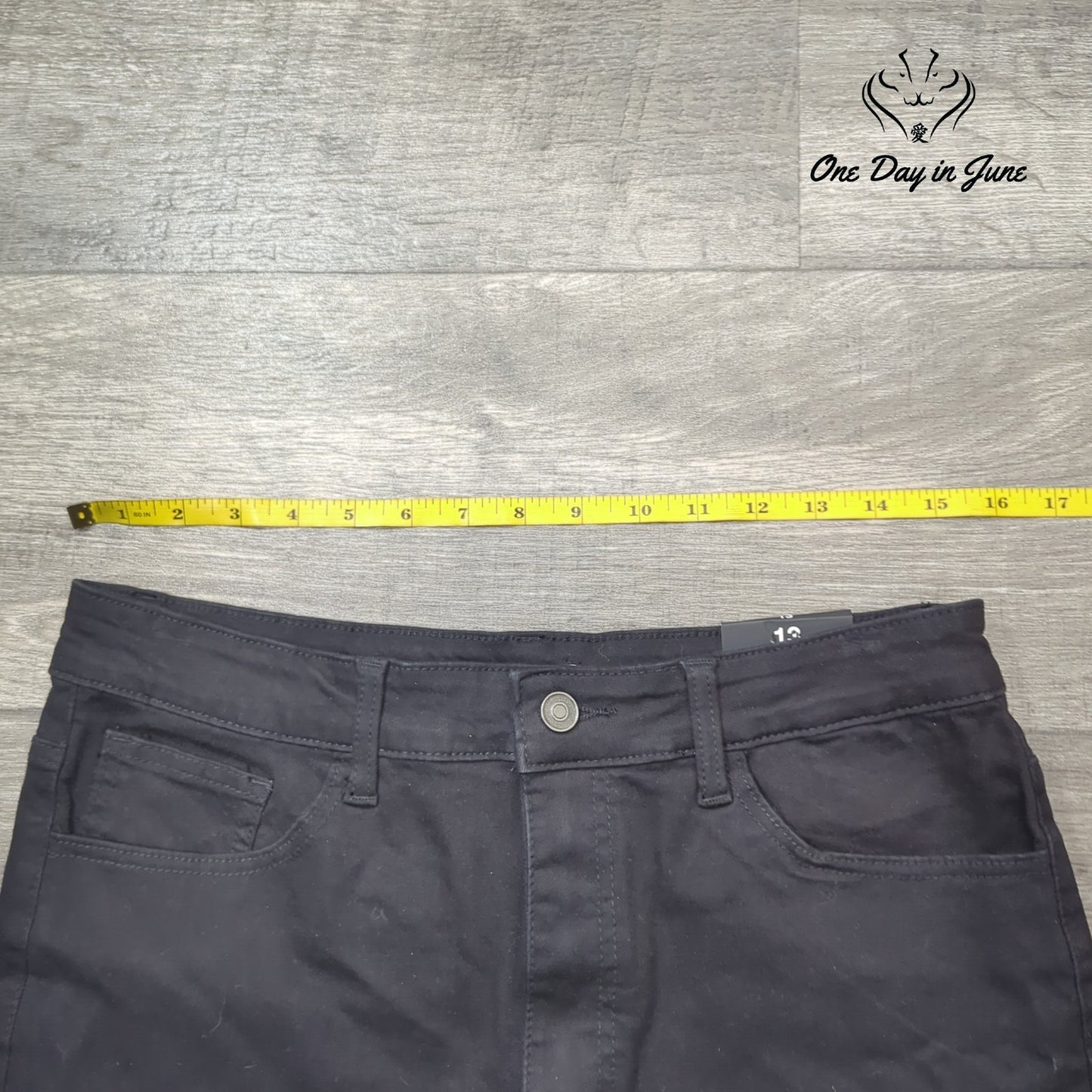 Fashion Nova Juniors Stay The Fray Denim Shorts Size 13