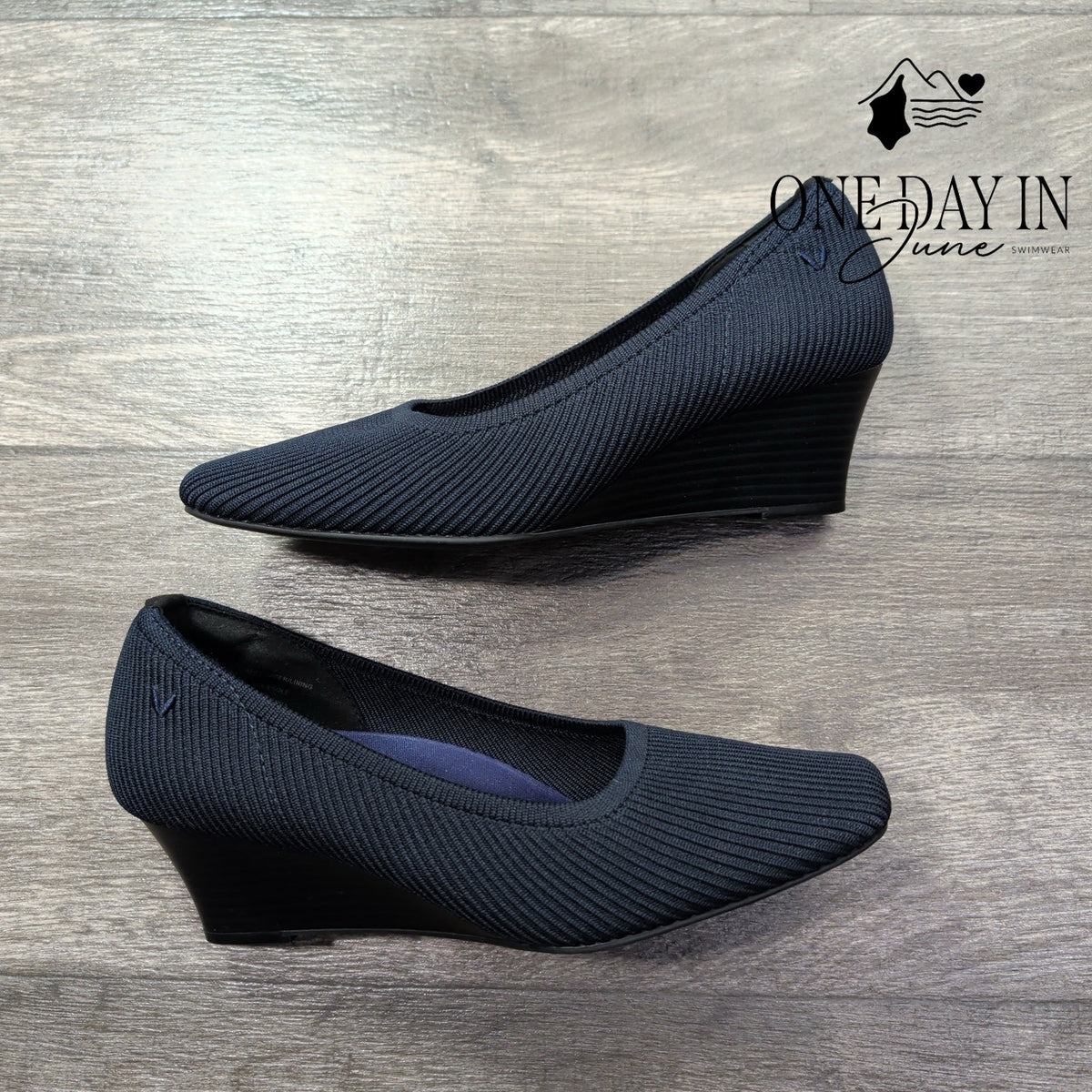 Vivaia Margot Wedge Pro Knit Pumps Navy Blue Square Toe Size 9 (40)