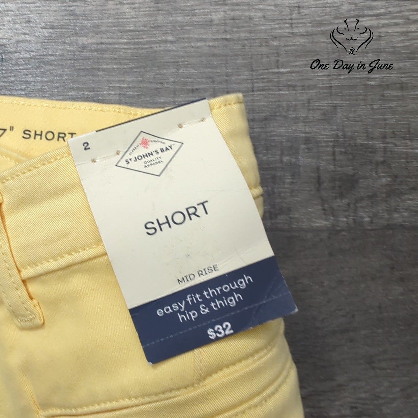 St. John's Bay 7" Mid Rise Shorts Size 2