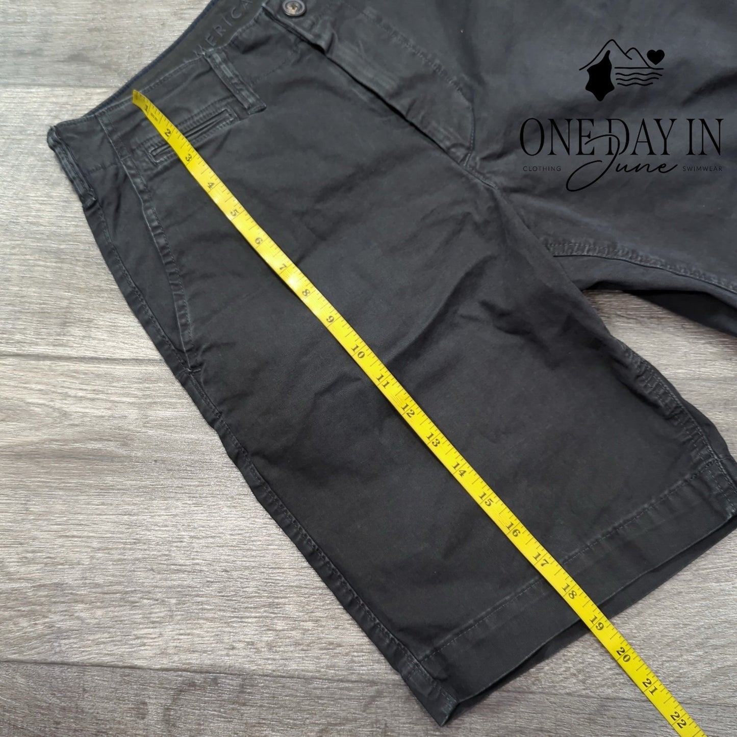 American Eagle Outfitters Classic At The Knee Shorts Size 28 (6)