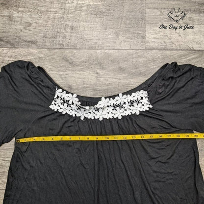 Celeste Short Sleeve Lace Accent Top Size L