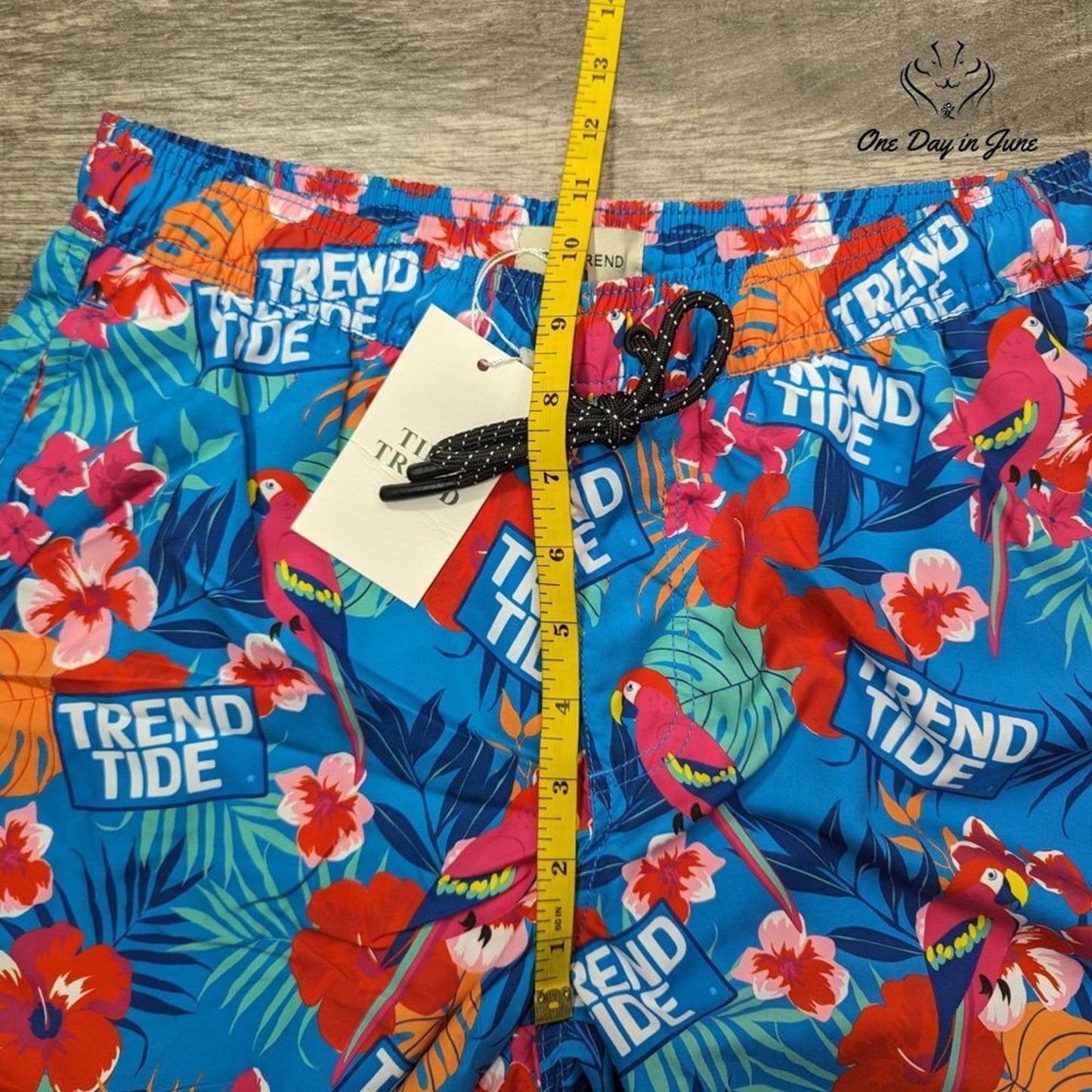 Tide Trend Floral Board Shorts Size S