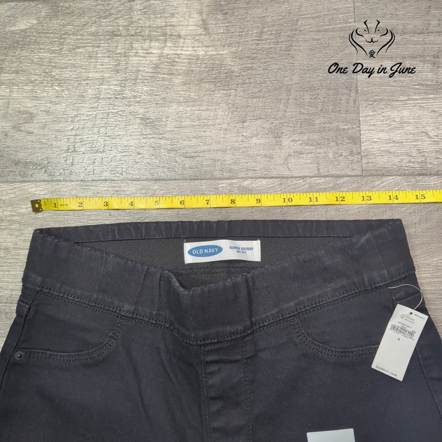 Old Navy Pull On Mid Rise Super Skinny Jeans Size 6