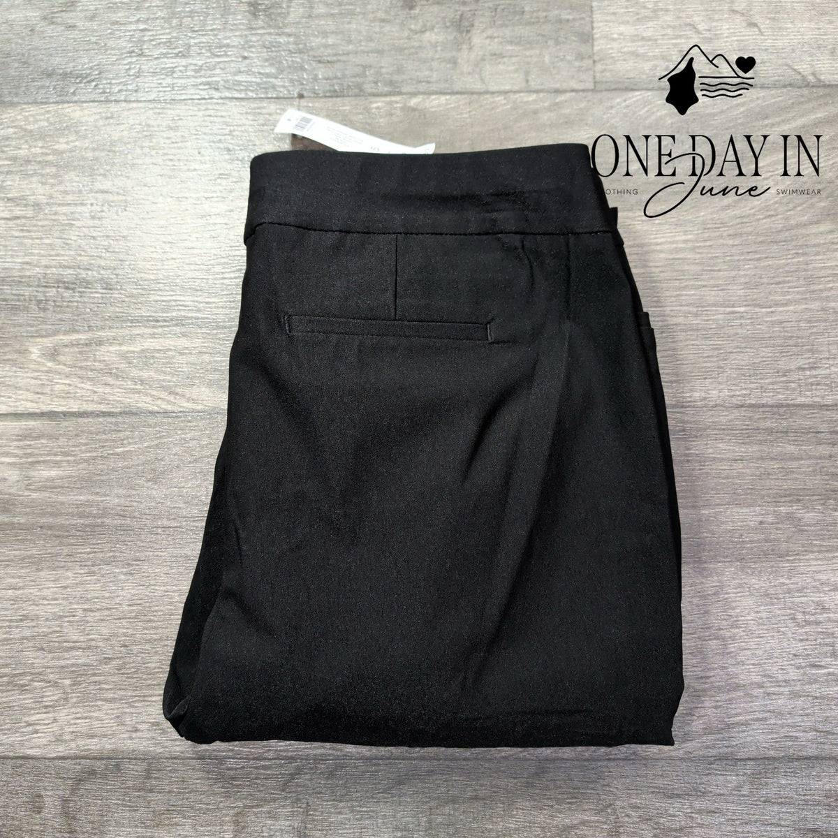 Chico's So Slimming Brigitte High Vent Slim Crop Pants Black NWT Size (10)
