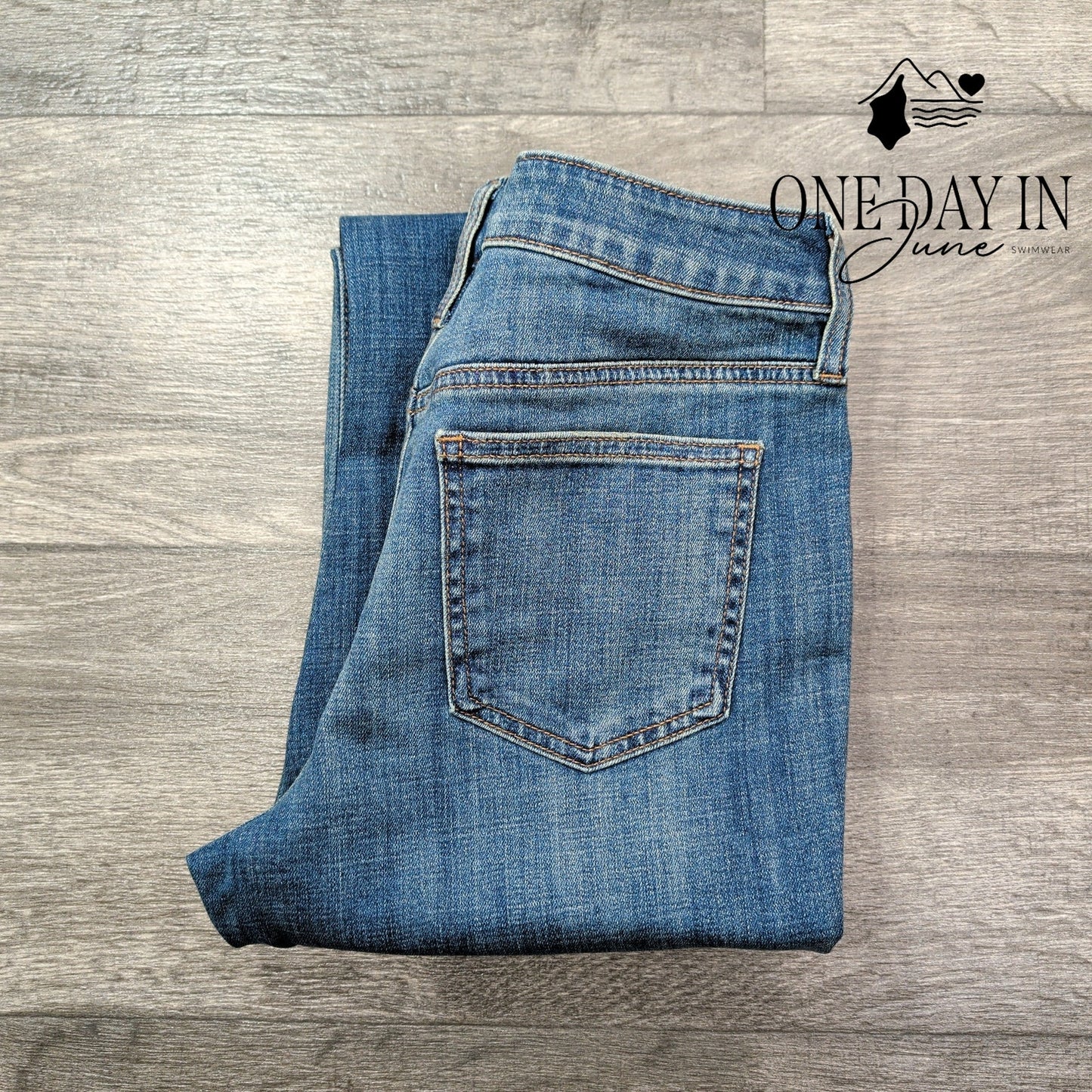 Chico's Girlfriend Kick Flare Jeans Size Chico's 00 (2)