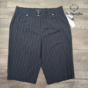 Larry Levine Womens Plus Size City Shorts Navy Pinstripe Bermuda NWT Size 20W