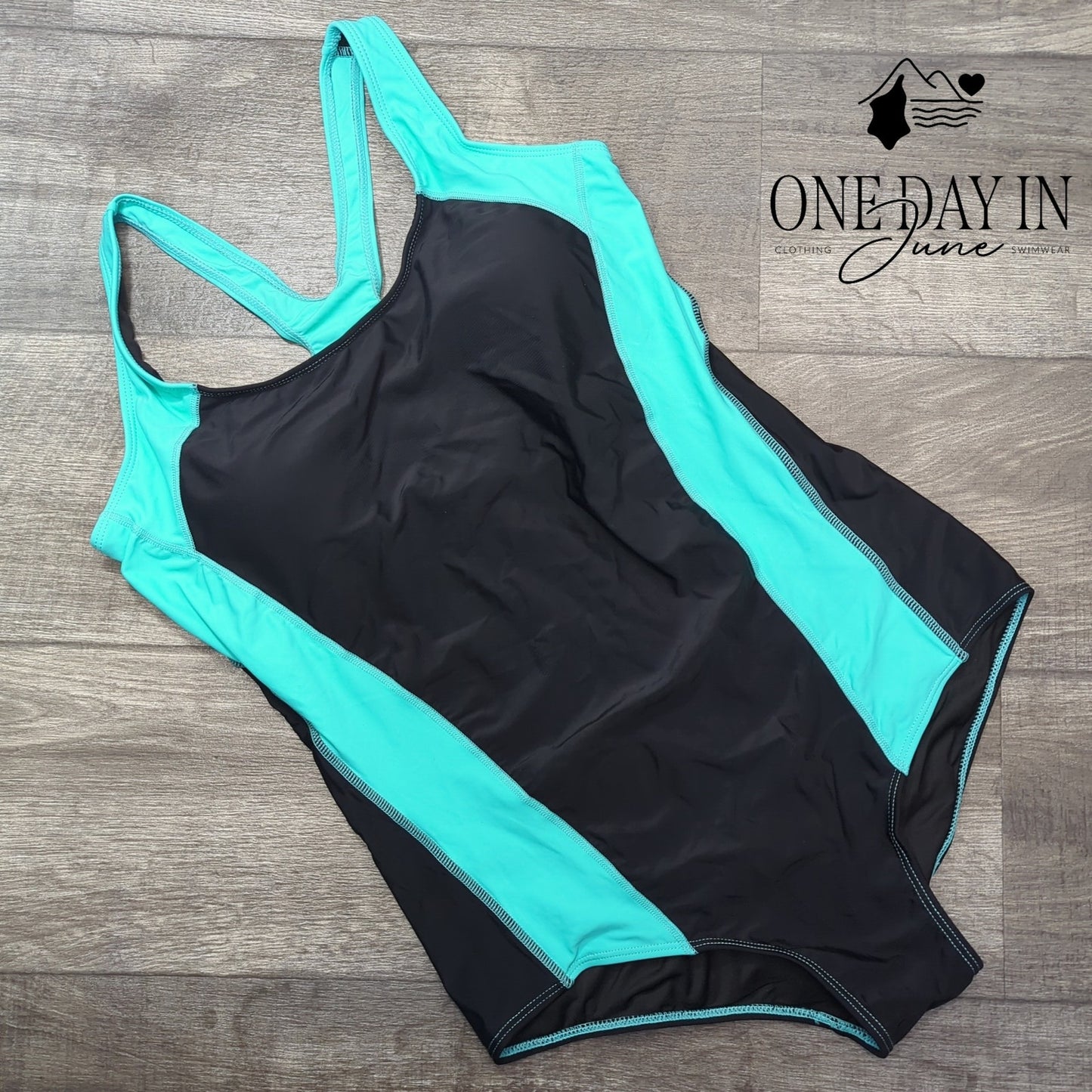 Aqua Eve Plus Size One Piece Swimsuit Size 16W