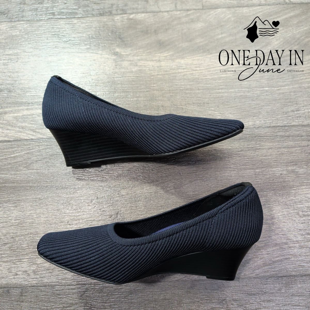 Vivaia Margot Wedge Pro Knit Pumps Navy Blue Square Toe Size 9 (40)