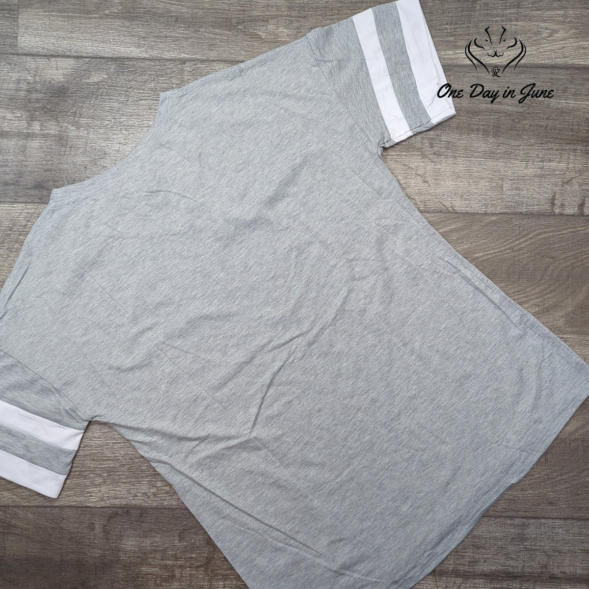 Suzie Q USA V Neck Short Sleeve T Shirt Gray White Striped Cuff NWT Size S