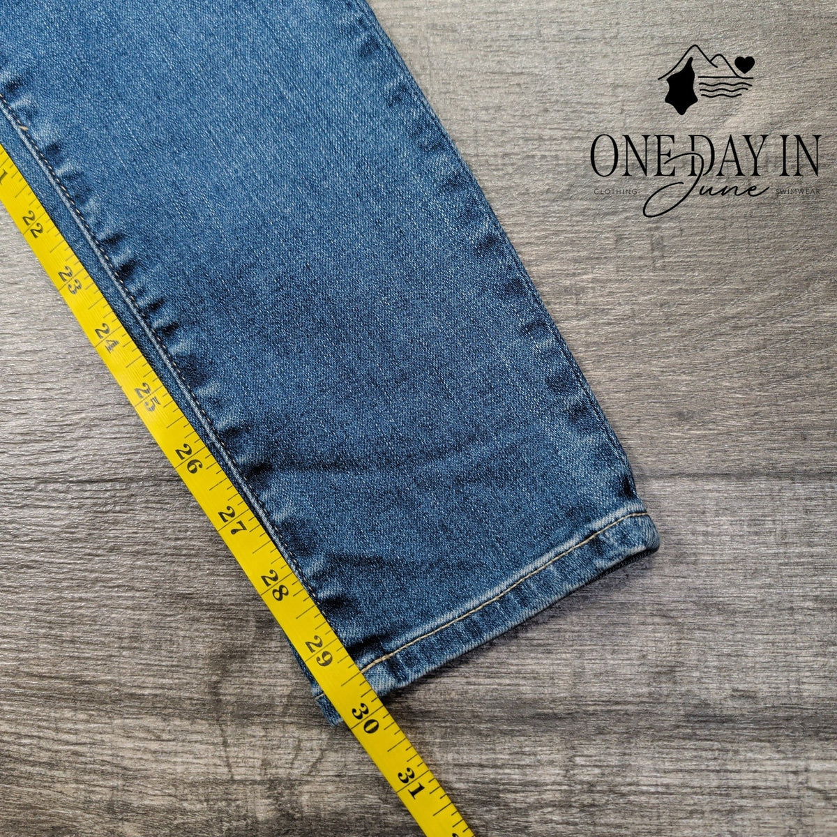 AG Adriano Goldschmied The Farrah High Rise Skinny Jeans Blue NWT Size 4 (27)