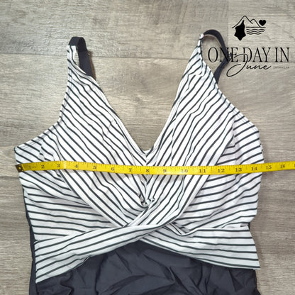 CharmLeaks Twist Front One Piece Swimsuit Size L